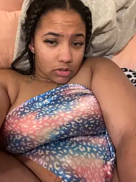 StylishEchium online show from November 13, 2025, 6:29 pm