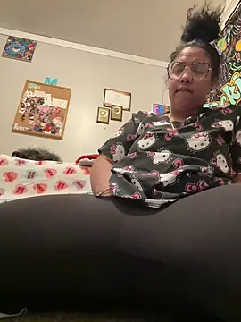 StylishEchium online show from April 13, 2026, 6:02 pm