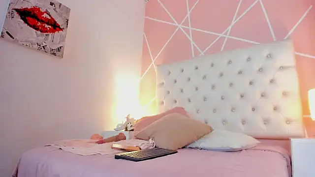 Snapshot of Viictoriia_Lopez chatting on October 1, 2025, 12:11 pm Viictoriia Lopez online show from October 1, 2025, 12:11 pm