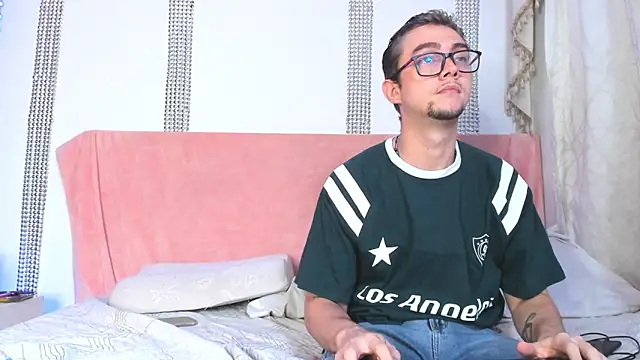 VeronicaSaenzx online show from March 24, 2026, 10:37 pm