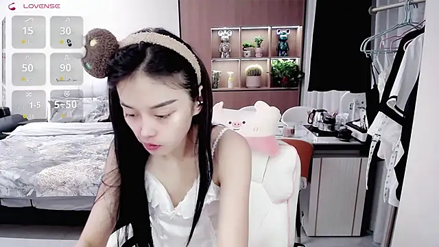 Xiao-zuzongl online show from September 13, 2025, 3:17 am