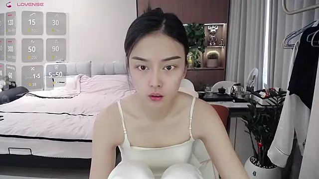 Xiao-zuzongl online show from November 14, 2025, 3:49 am