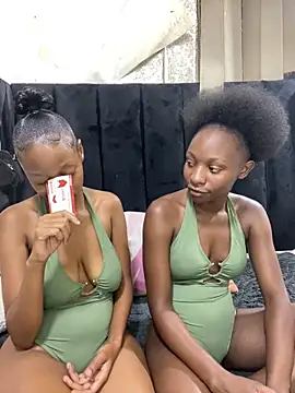 SexyPetitex25 online show from March 4, 2026, 8:37 pm