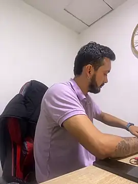 cristopher wallacee online show from November 10, 2025, 7:24 pm