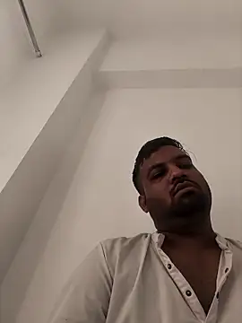 vinay smalldick online show from April 9, 2026, 2:33 am