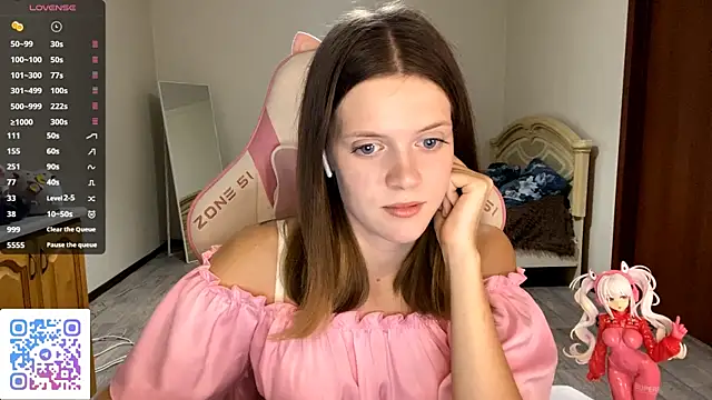 VibeQueenLucy online show from September 27, 2025, 3:28 pm