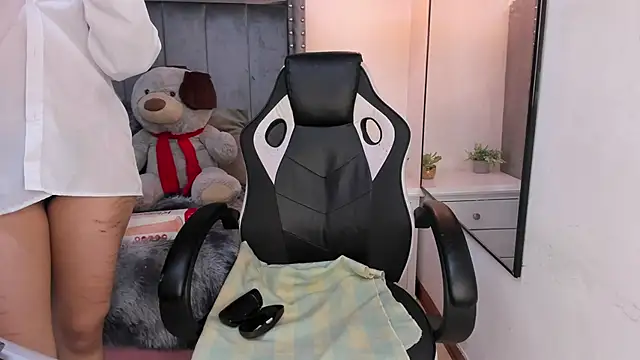 Miyu Komori online show from March 28, 2026, 7:57 pm