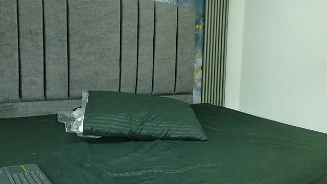 AngelineJolie online show from September 30, 2025, 7:08 pm