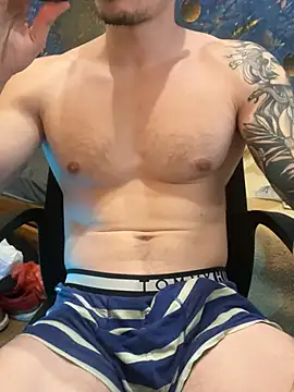 fronkie9384 online show from April 10, 2026, 2:22 pm