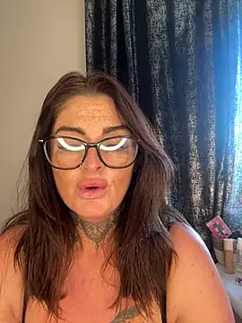 IrishmilfAnna online show from April 24, 2026, 9:12 am