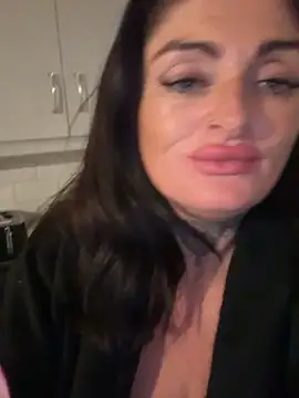 IrishmilfAnna online show from April 29, 2026, 9:10 pm