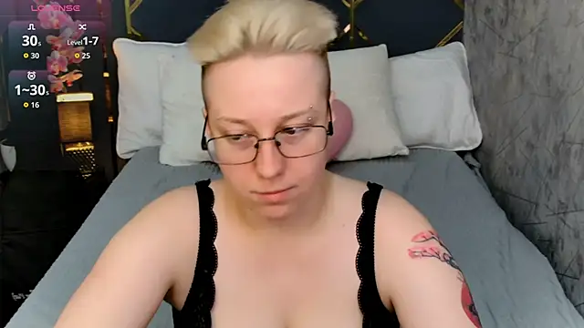 AlexandraGreen online show from November 16, 2025, 8:58 pm