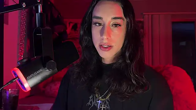 xoFrankie online show from April 17, 2026, 2:36 am