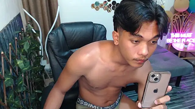 chris hot asian loverboy online show from November 22, 2025, 3:11 pm