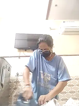 meenu bhabhi547 online show from February 19, 2026, 3:02 am