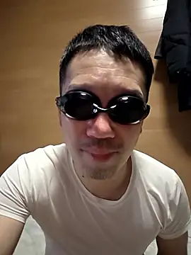 erosuke9 online show from April 19, 2026, 9:06 pm