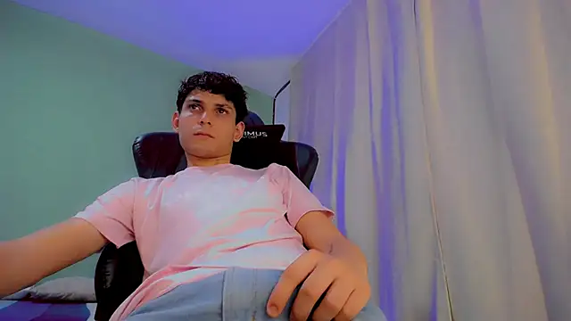 dilan hott  online show from September 13, 2025, 8:41 pm