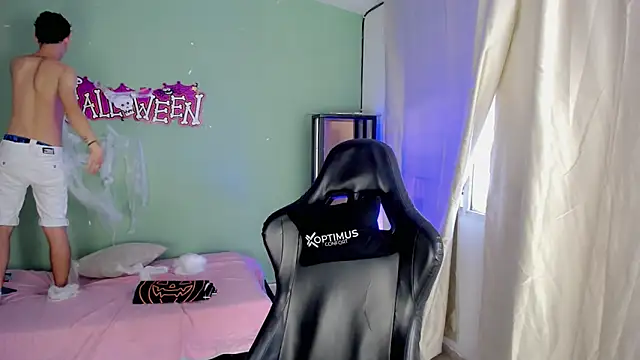 dilan hott  online show from November 1, 2025, 8:22 pm