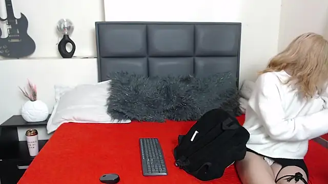 Amnesia  online show from September 19, 2025, 1:34 pm