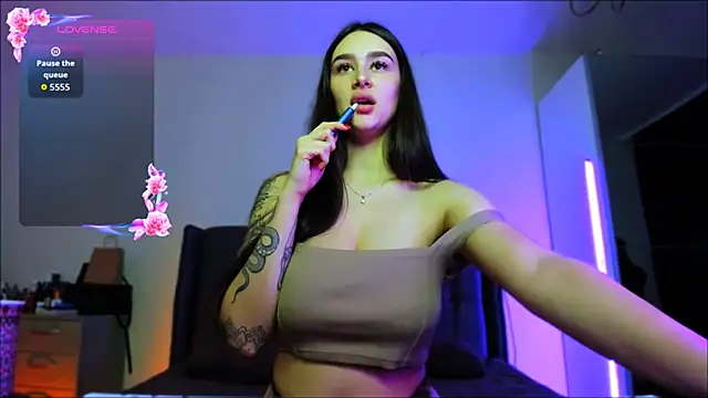 Veronica Larsson online show from September 24, 2025, 5:16 pm