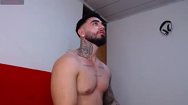 tommyblessd1 online show from October 28, 2025, 5:55 am