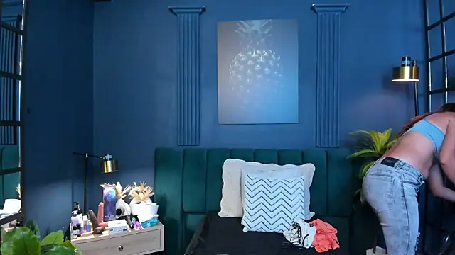 aliceandsia online show from December 19, 2025, 3:19 pm