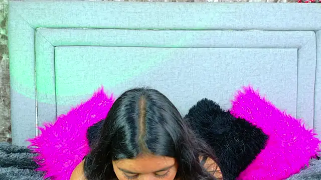 SharaRous online show from November 19, 2025, 12:05 pm