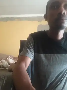 Snapshot of Hidden_African_Fruit chatting on December 5, 2025, 6:33 am Hidden African Fruit online show from December 5, 2025, 6:33 am