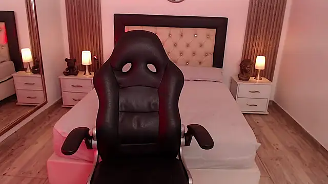 Red kytty6 online show from October 7, 2025, 7:55 pm