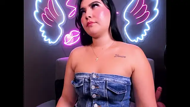 MiaaFarrel online show from November 8, 2025, 7:12 pm