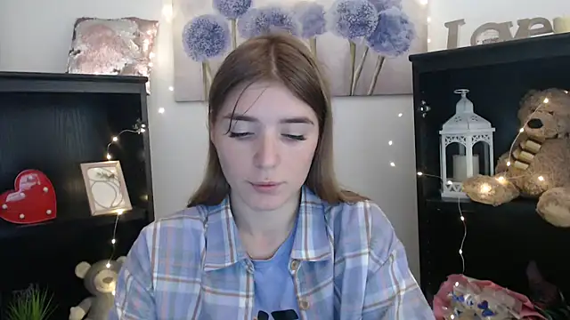 JuiceLips   online show from September 19, 2025, 9:43 am