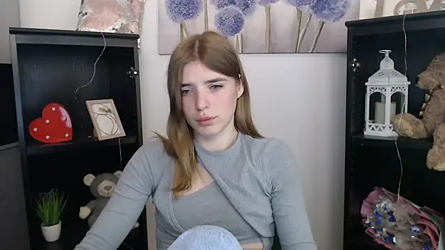 JuiceLips   online show from October 6, 2025, 6:55 am