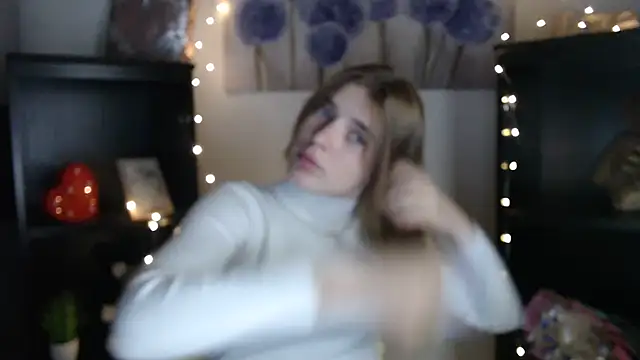 JuiceLips   online show from October 21, 2025, 11:55 am