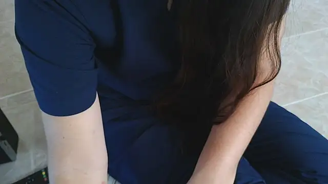 crystal rox online show from September 12, 2025, 4:07 pm