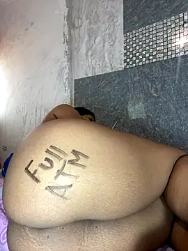 Messy-diana21 online show from December 5, 2025, 8:16 pm