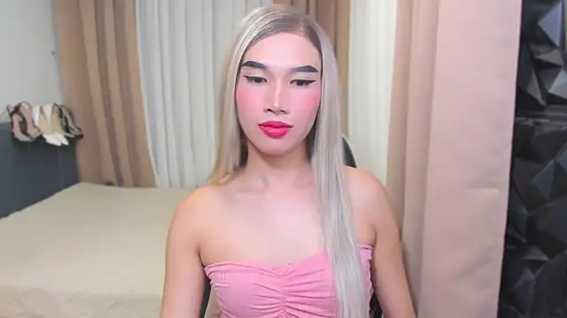 MaxCollins online show from December 21, 2025, 9:16 am