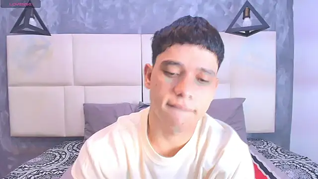 aron twink66 online show from October 3, 2025, 2:47 pm