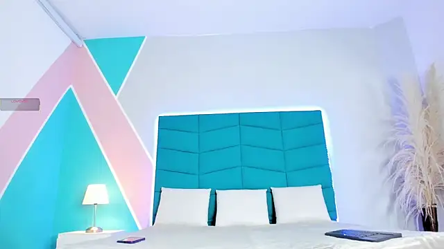 mara winters  online show from November 11, 2025, 12:16 pm