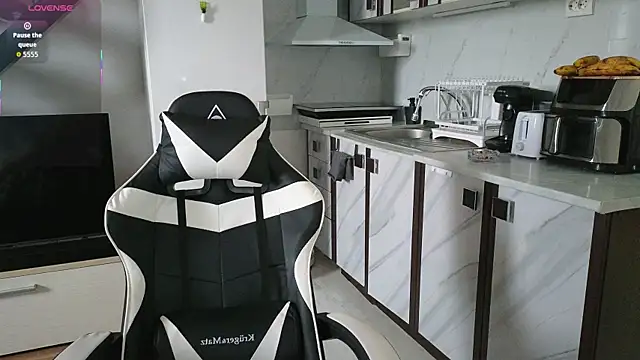 RyanStorm  online show from November 26, 2025, 11:33 am