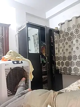 avi007p online show from April 23, 2026, 5:04 pm