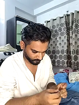 Snapshot of avi007p chatting on June 13, 2026, 7:56 pm avi007p online show from June 13, 2026, 7:56 pm