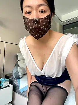 300-AMAM online show from October 12, 2025, 6:01 am