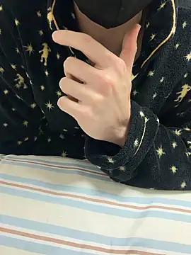 hijin11415 online show from December 14, 2025, 1:27 pm