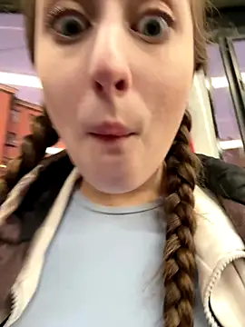 FroggyAnna online show from October 21, 2025, 2:51 pm