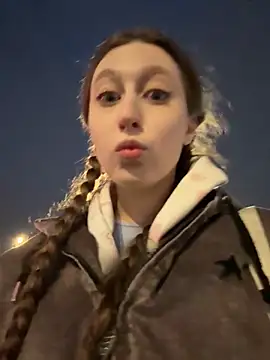 FroggyAnna online show from October 28, 2025, 3:04 pm