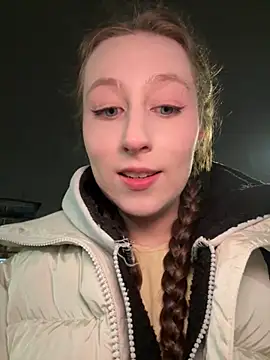 FroggyAnna online show from November 28, 2025, 5:26 pm