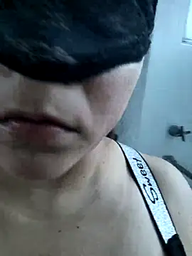 kamyla 69 online show from December 18, 2025, 8:04 pm