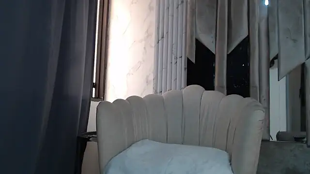 Snapshot of KiraaWild chatting on October 9, 2025, 5:33 pm KiraaWild online show from October 9, 2025, 5:33 pm