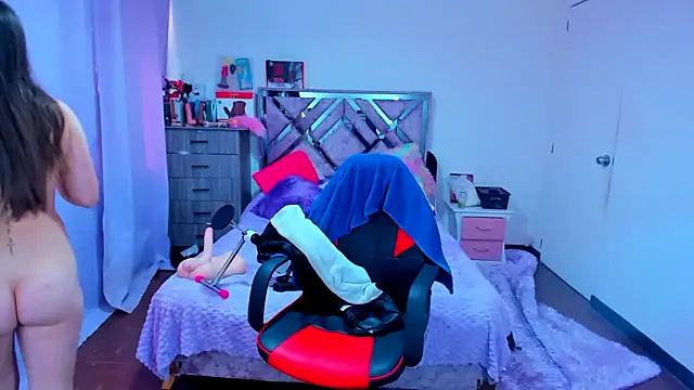 Luna Analya online show from December 14, 2025, 3:06 pm