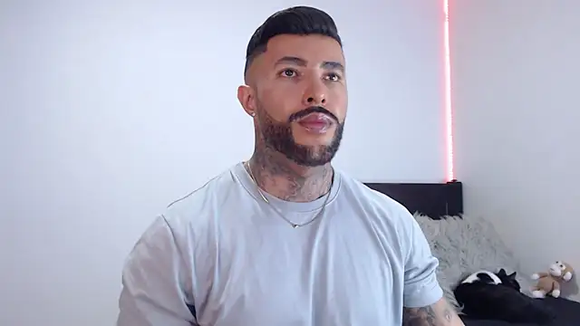 andrea de lucaa online show from October 1, 2025, 3:12 am